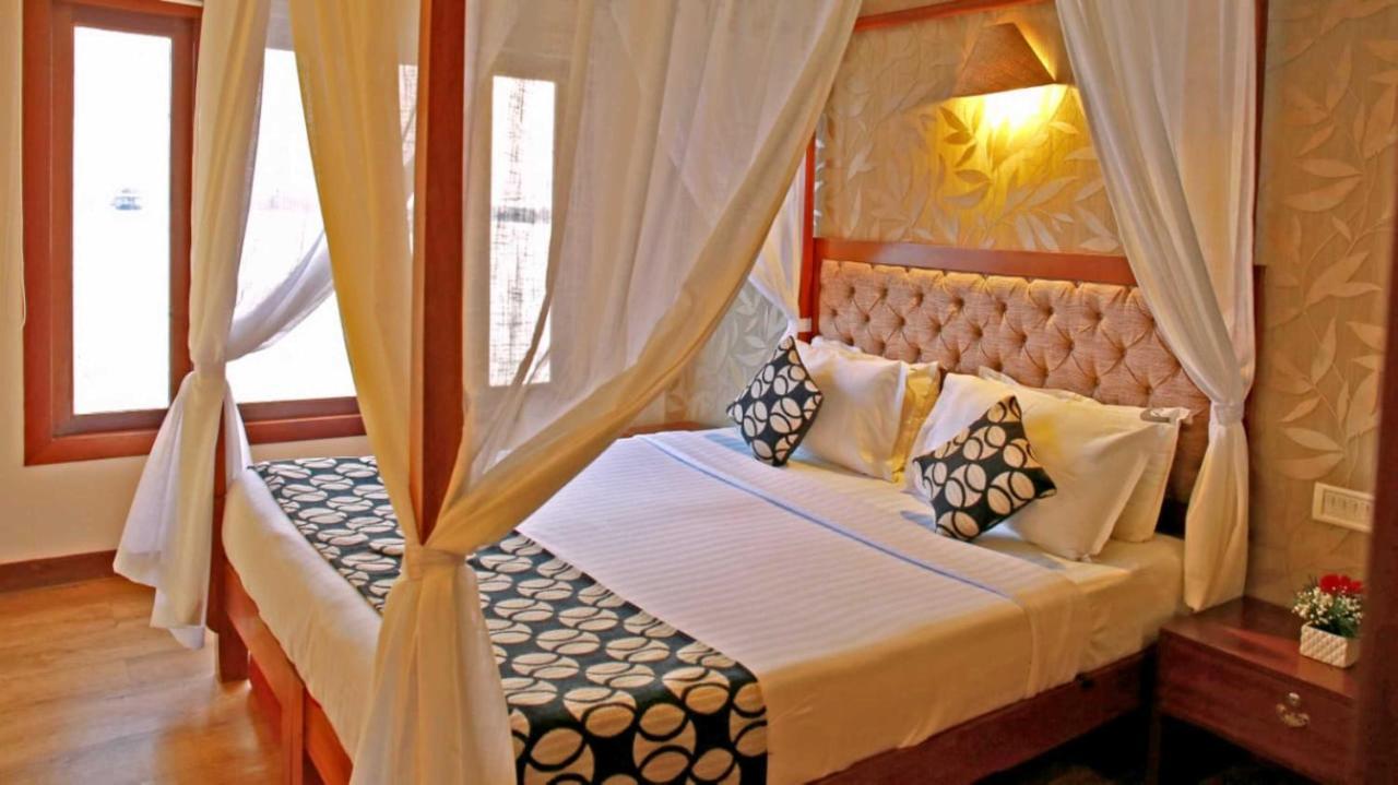 Отель Cosy Premium Houseboats Alappuzha Экстерьер фото
