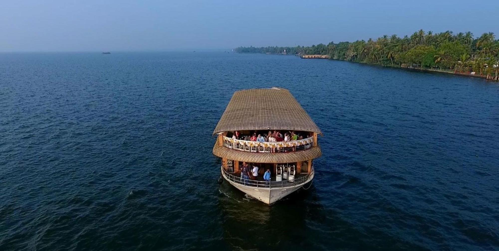 Отель Cosy Premium Houseboats Alappuzha Экстерьер фото