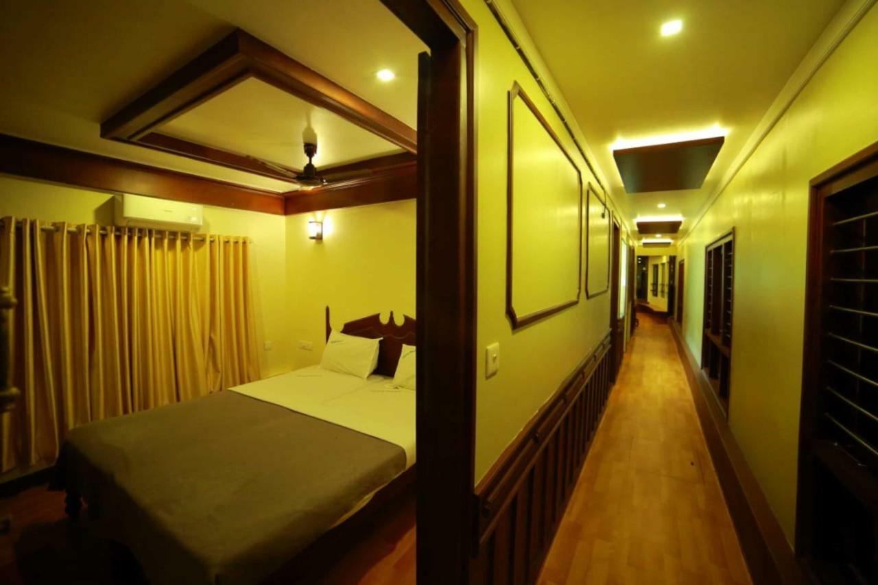 Отель Cosy Premium Houseboats Alappuzha Экстерьер фото